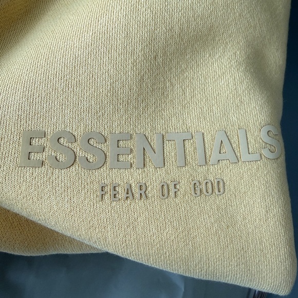 Fear of God Essentials Cream Polo - Picture 7 of 9